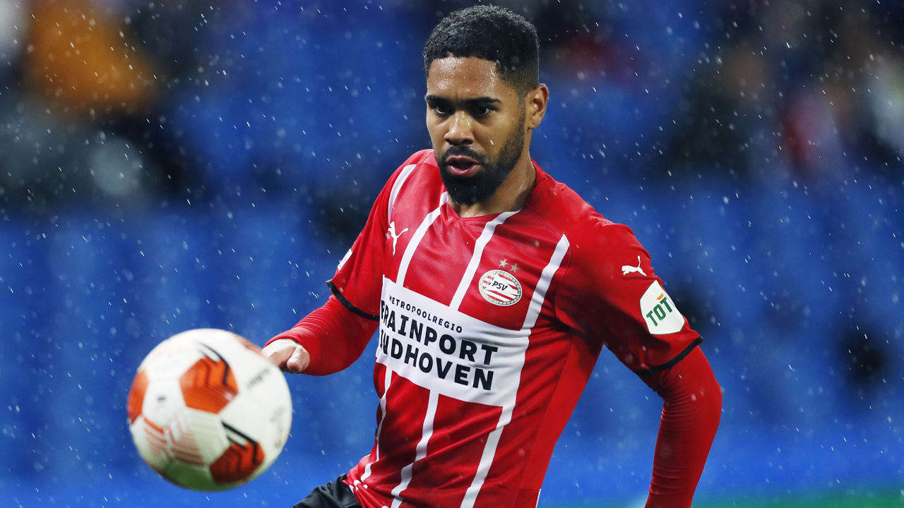 PSV reist zonder verdediger Mwene af naar Kopenhagen