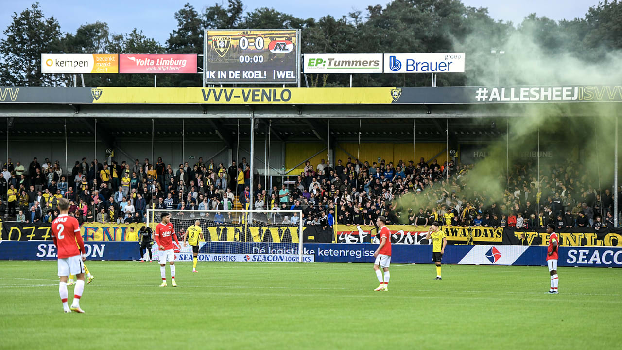 Voetbalclubs bereiden 'demonstratieve' opening stadions voor