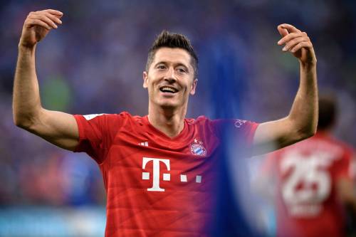 Lewandowski leidt Bayern naar eerste zege