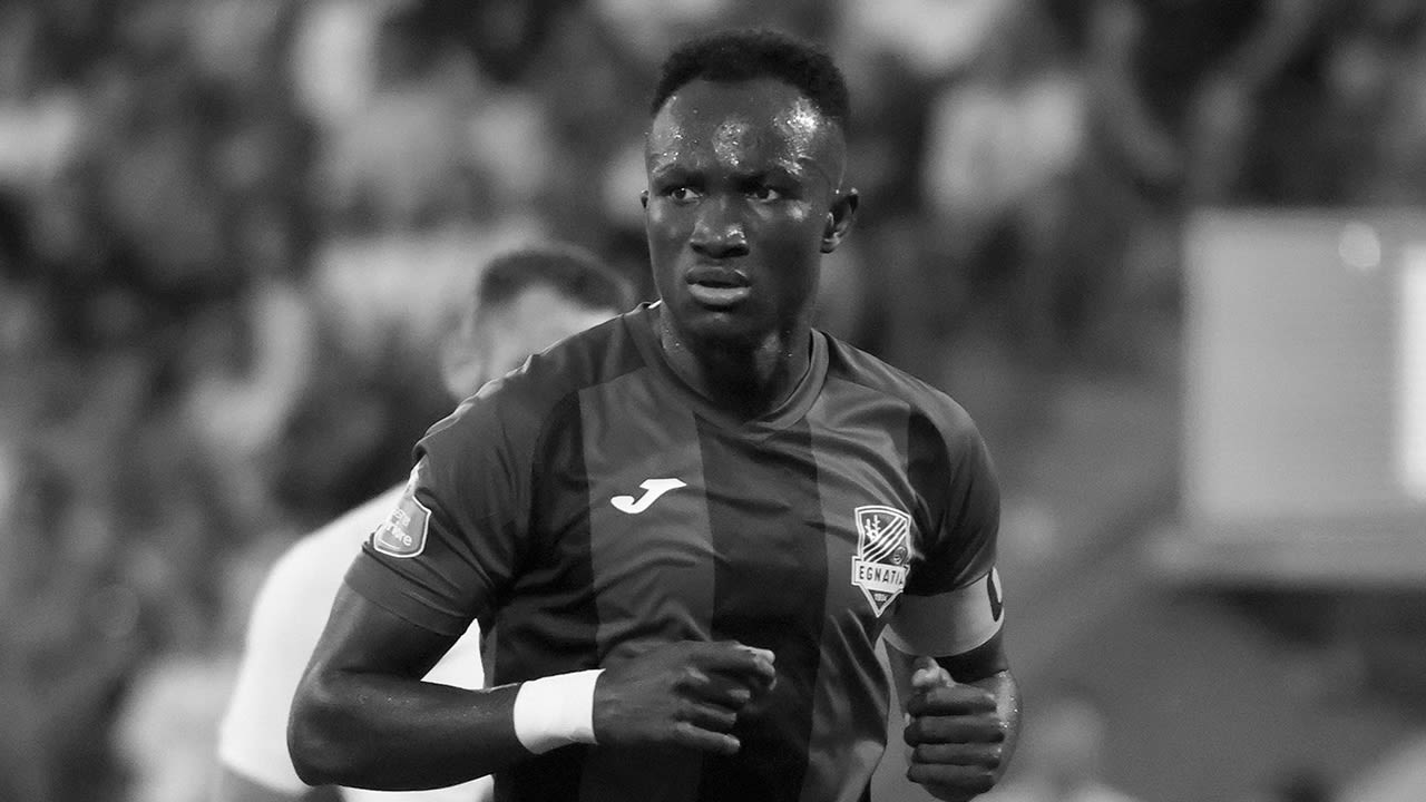 Ghanees international Dwamena (28) overleden na hartaanval op veld in Albanië