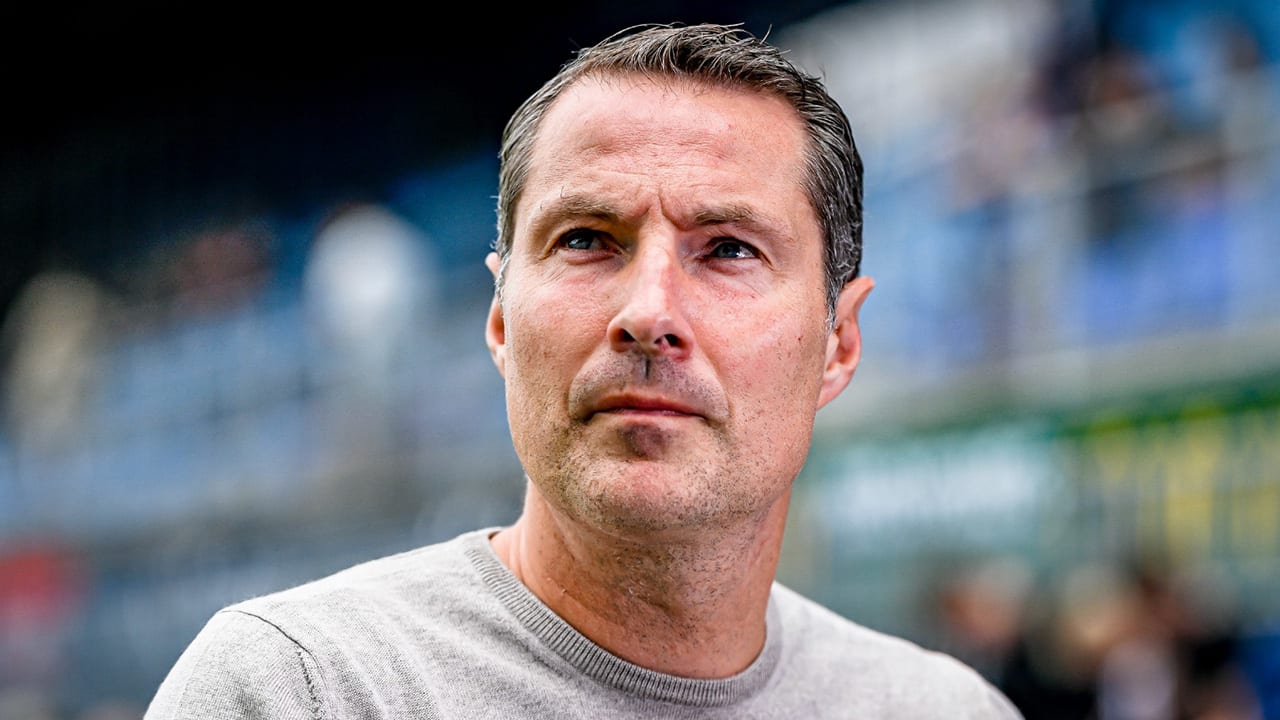 Voormalig Feyenoord-trainer sneert naar Brian Priske: ‘Zelfs Go Ahead Eagles speelt beter voetbal!'