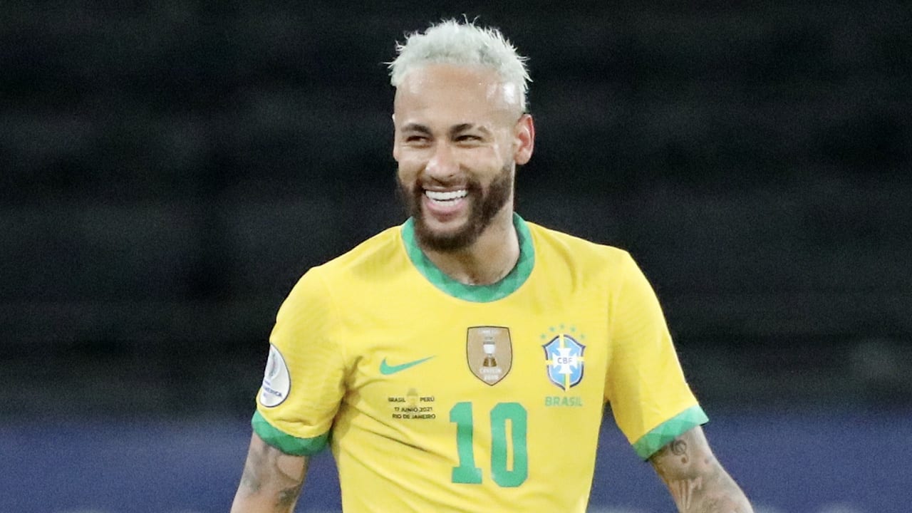 Neymar reageert ludiek op kritiek over gewicht: 'Was maatje L'