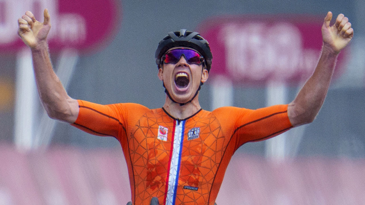 Handbiker Valize pakt na tijdrittitel ook opnieuw goud in wegrit