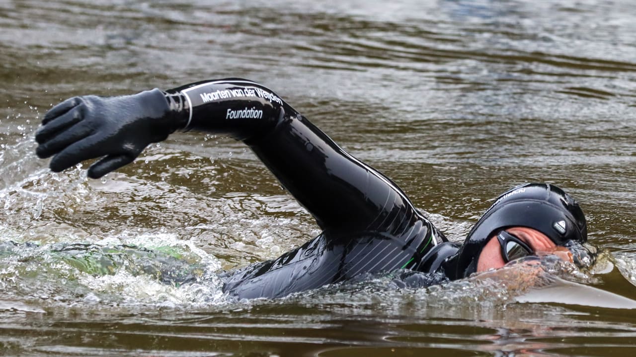 Maarten van der Weijden haalt ruim 3,7 miljoen euro op met elfstedentriatlon