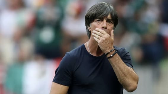 Löw stuurt vijf spelers naar huis