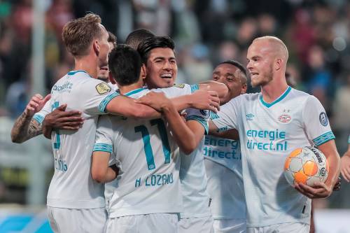 PSV laat ADO volstrekt kansloos