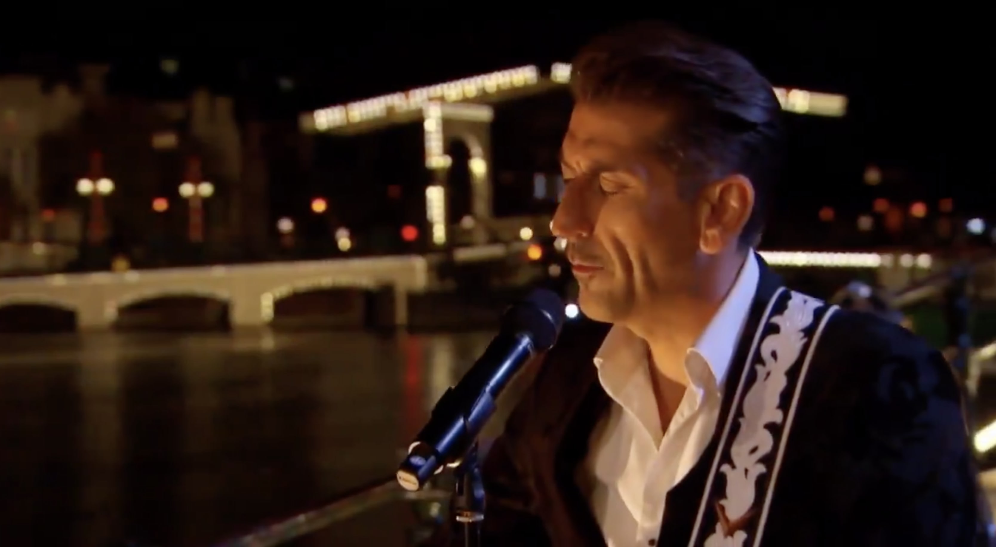 Danny Vera imponeert kijkers Televizier-Gala met prachtig muzikaal eerbetoon