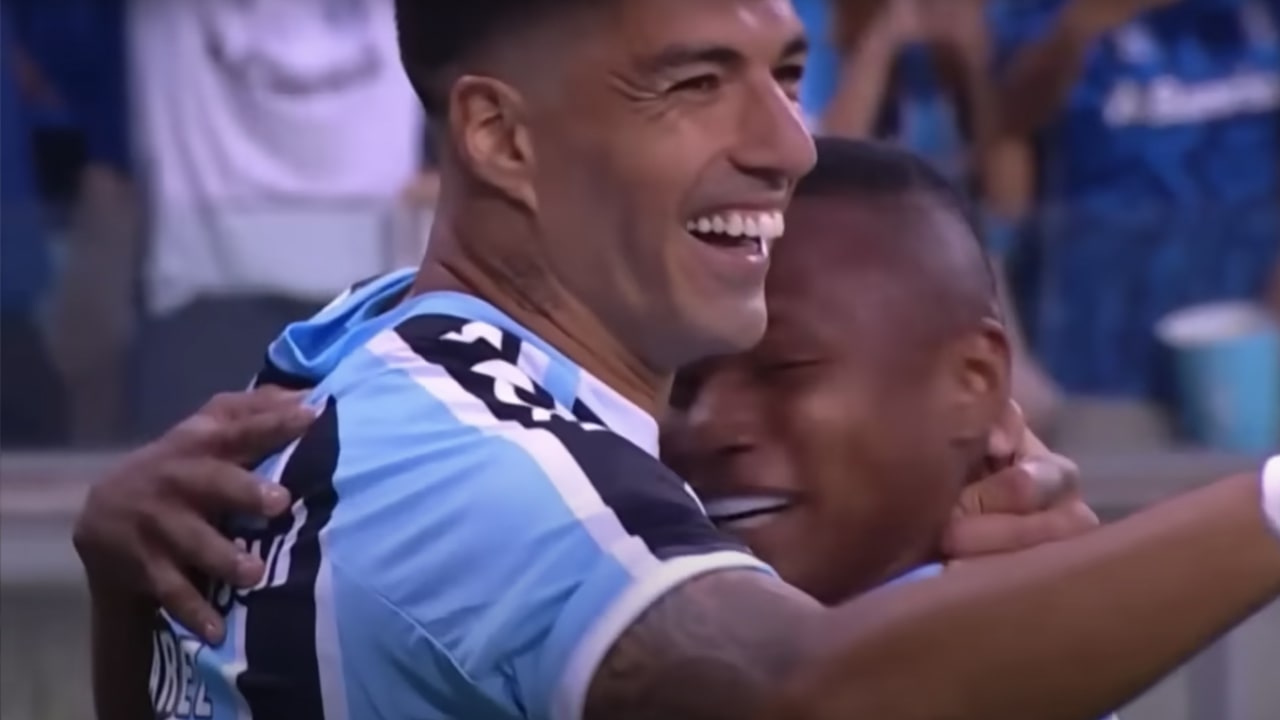 Video: Suárez maakt hattrick bij debuut voor Grêmio