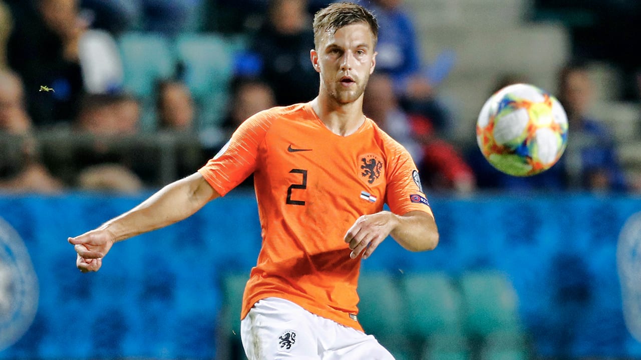 Veltman adviseert Dest: 'Kies niet voor Oranje, die hebben een goede rechtsback'