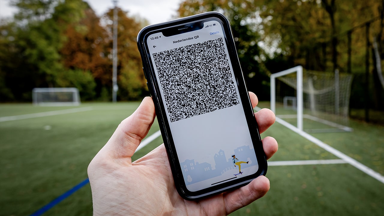 Chantage in amateurvoetbal: scheidsrechter dreigt met staking wegens discussie om QR-code