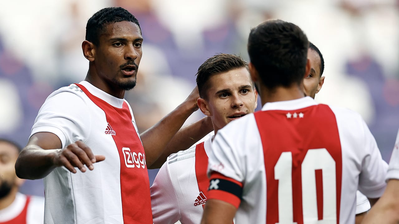 Ajax maakt indruk in België: 'Een gidsclub voor Belgische ploegen'