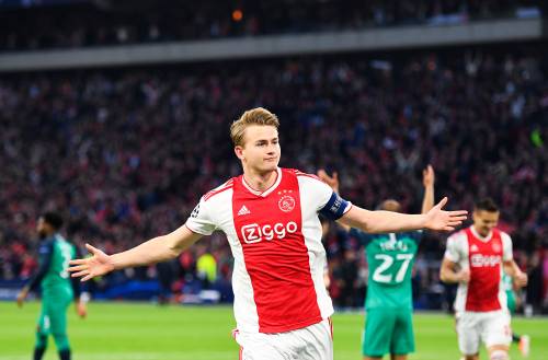 Ajax zonder De Ligt naar Oostenrijk