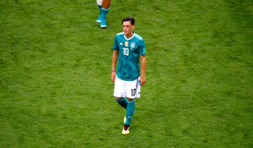 Löw: geen contact gehad met Özil