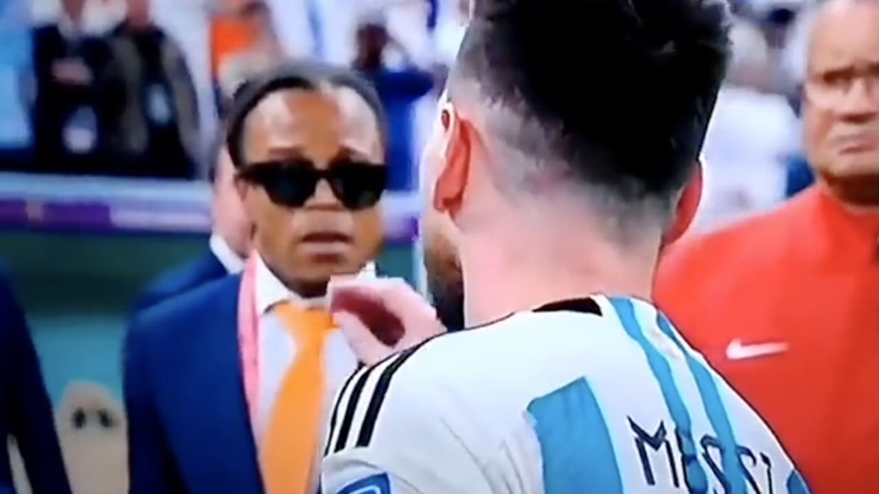 Video: Messi zoekt confrontatie met Van Gaal en heeft woordenwisseling met Weghorst