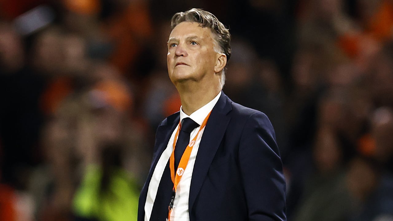 'Het blijft je elke keer verbazen, hoe blij Van Gaal met zichzelf is'