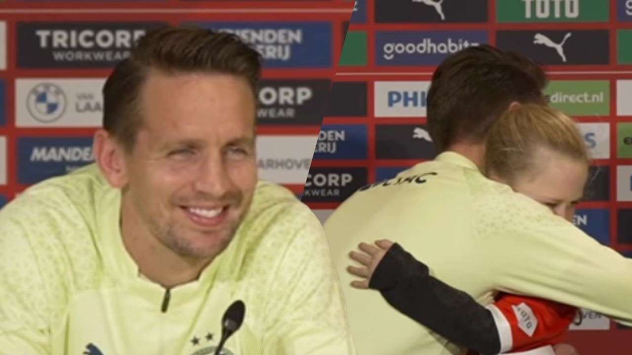 Luuk de Jong verrast door vraag van jonge PSV-fan: 'Wil je met mij verkering?'