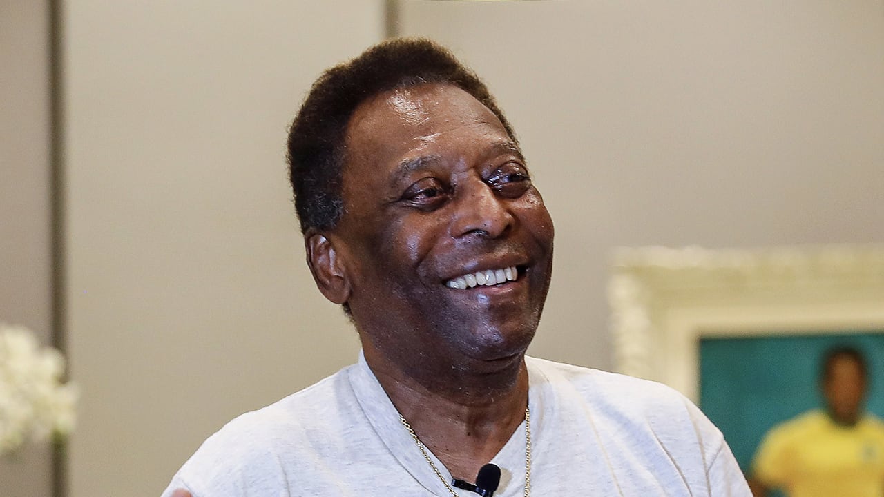 Pelé herstellende van tumor: 'Klaar om zondag te spelen'