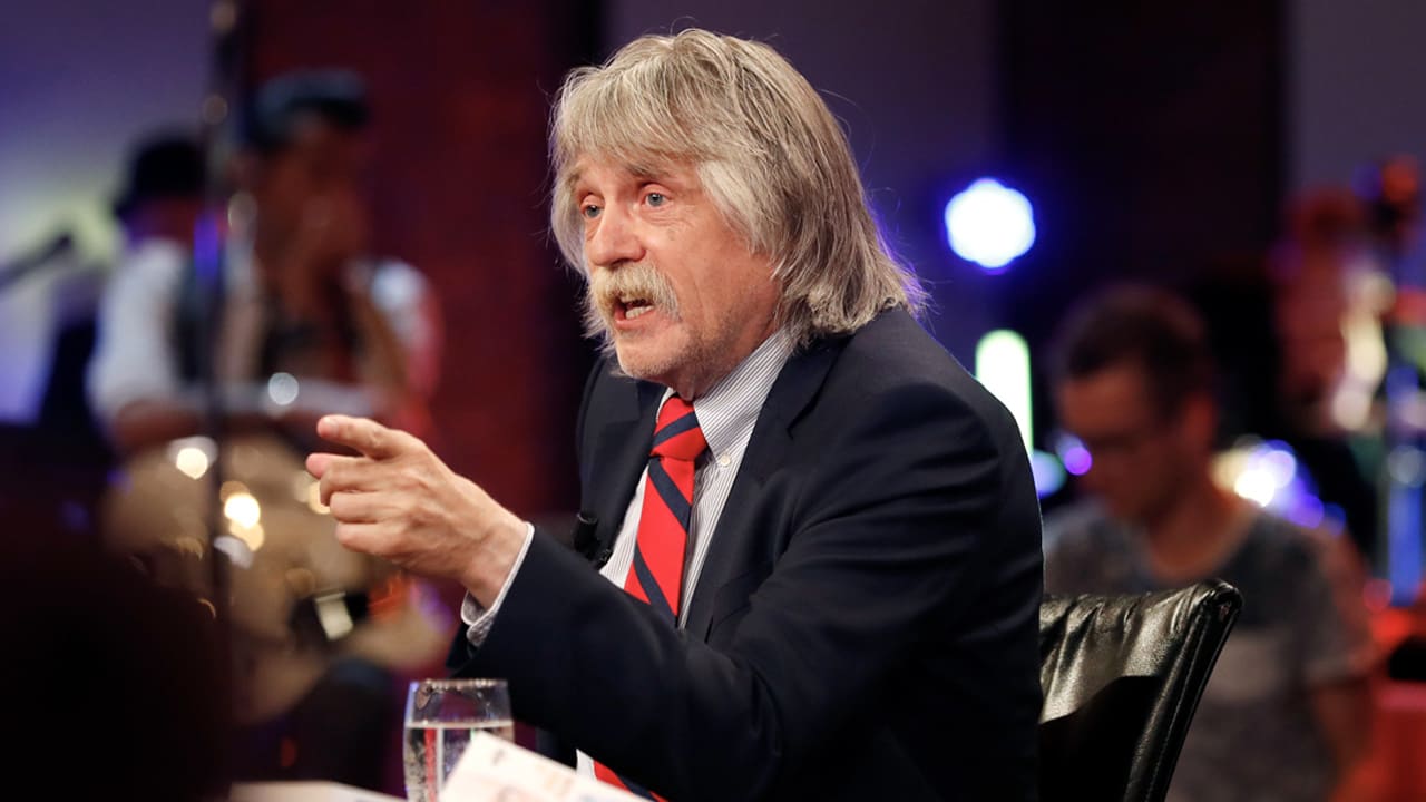 Johan Derksen fileert PSV-matennaaier: 'Hij moet zich kapot schamen'
