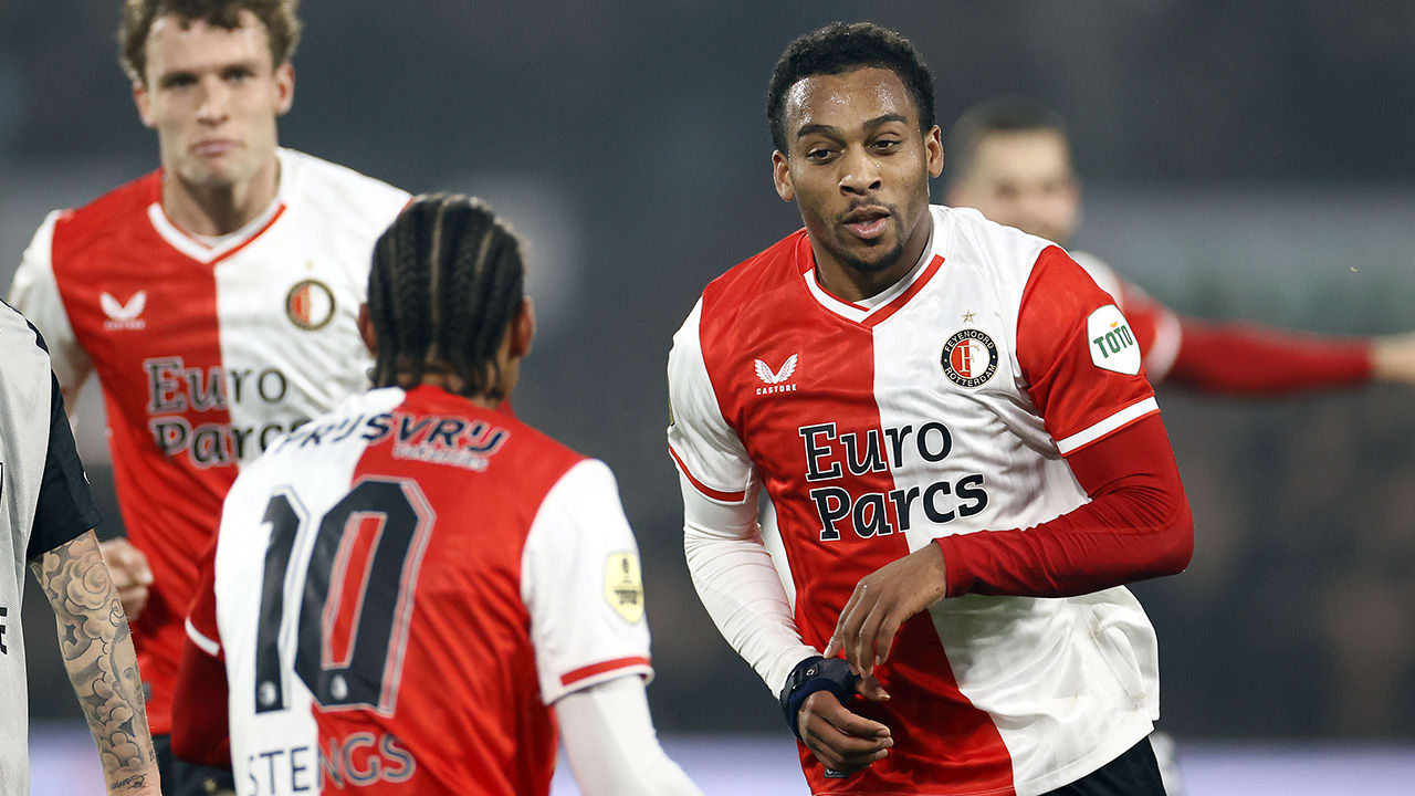 Feyenoord klimt naar tweede plaats na nipte overwinning op AZ