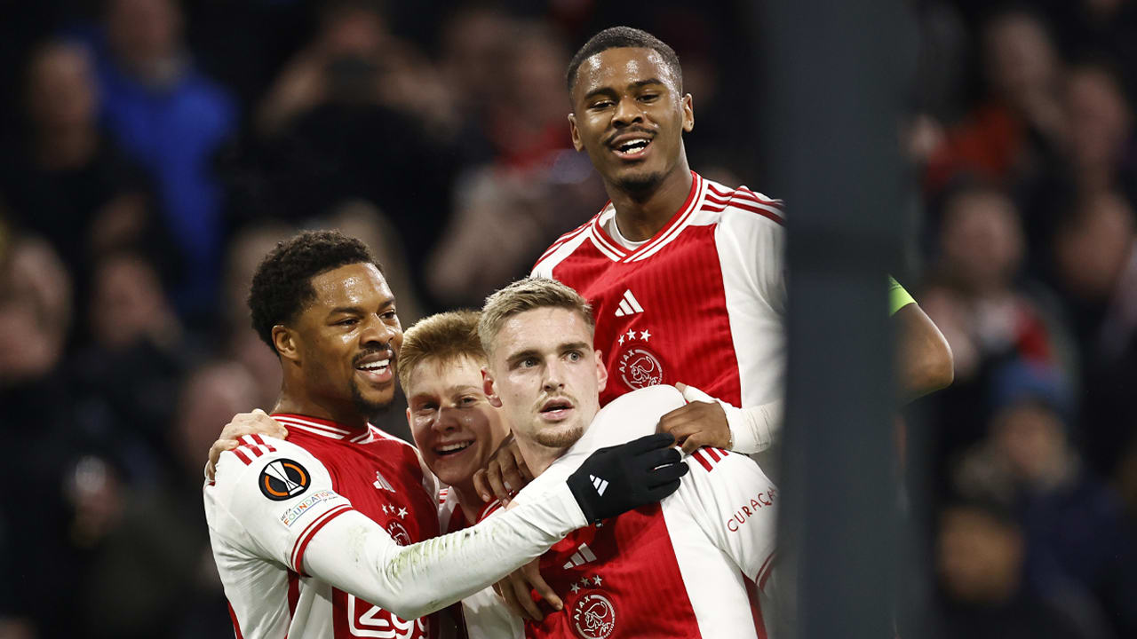 Ajax verslaat AEK Athene en speelt na de winterstop in de Conference League