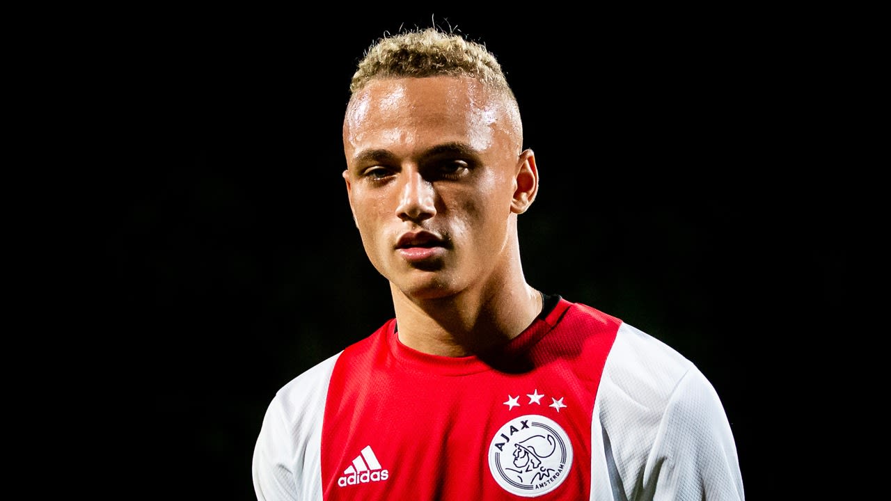 Noa Lang blikt terug op vertrek bij Ajax: ‘Toen was ik er klaar mee’
