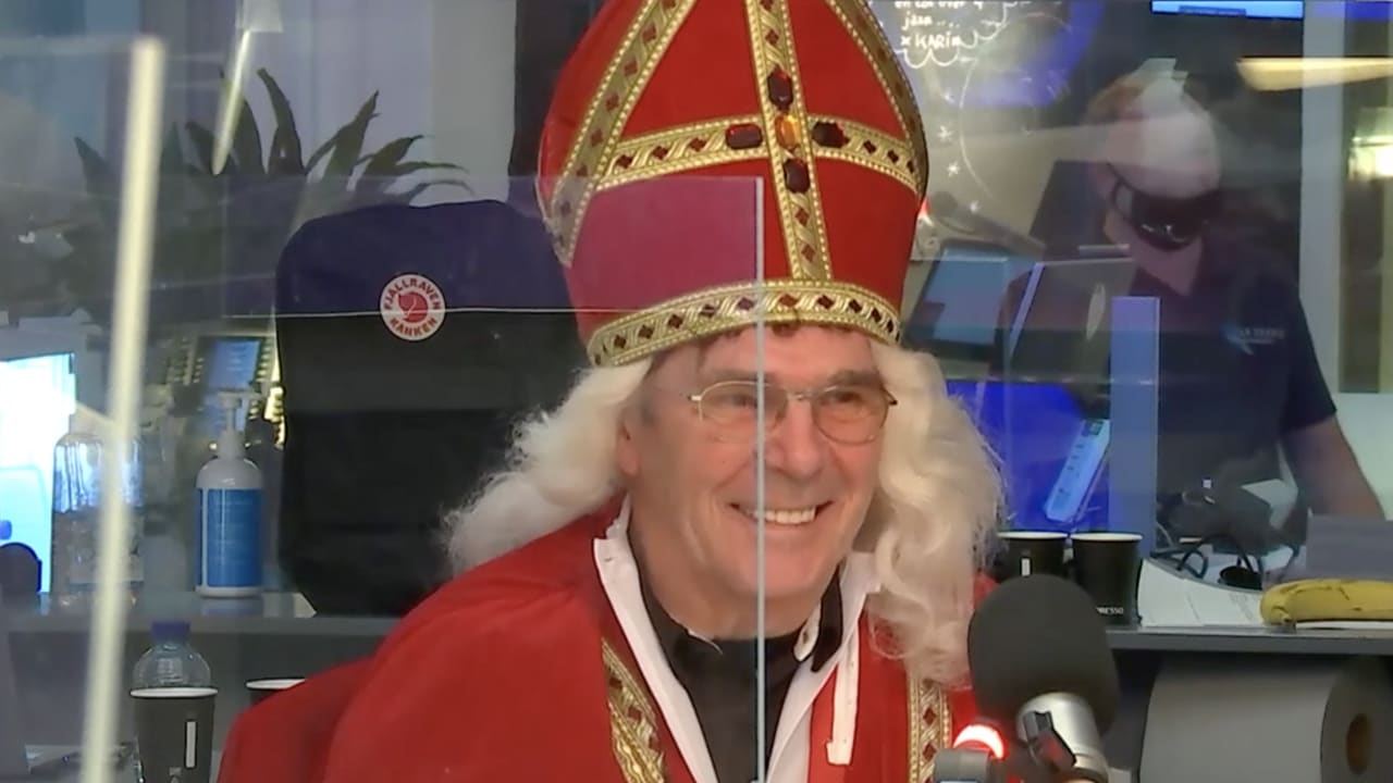 Van Hanegem schittert als Sinterklaas in 538 Ochtendshow met Frank Dane