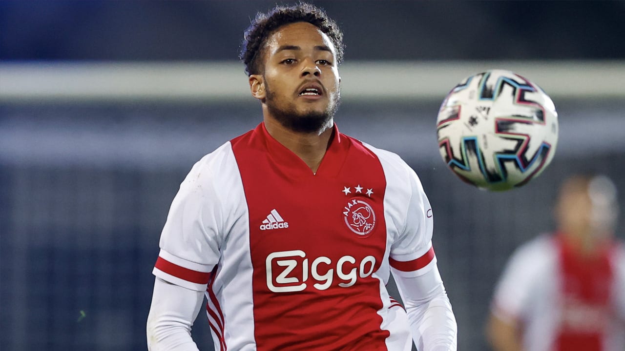 17-jarige verdediger verkozen tot grootste talent Ajax