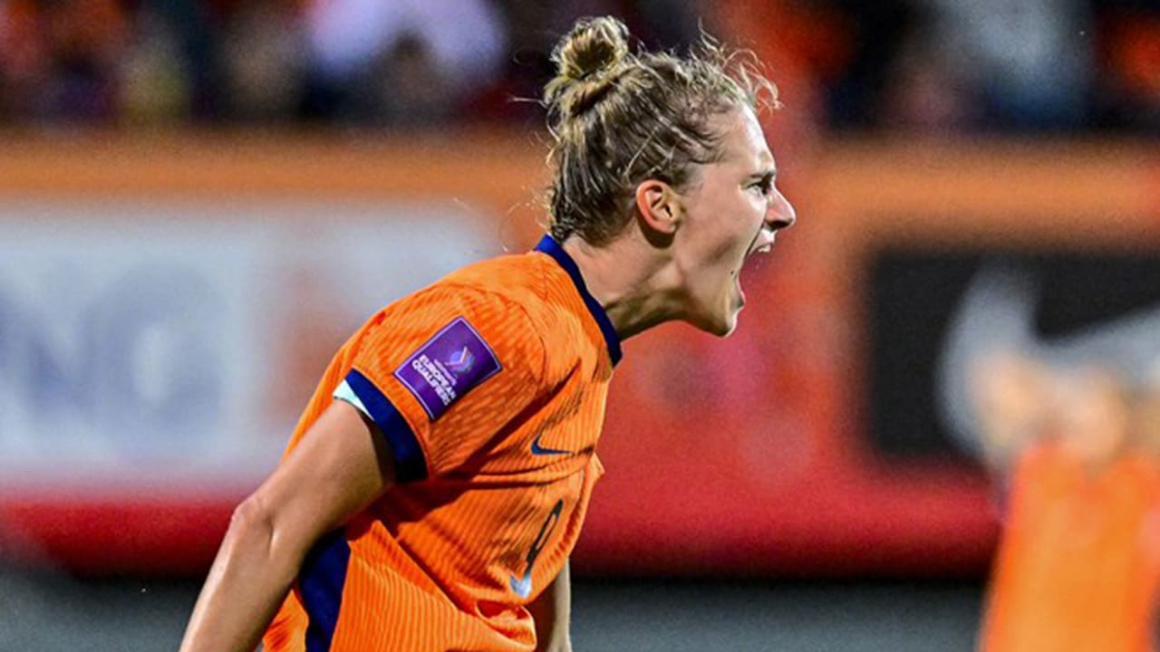 Miedema bezorgt Oranjevrouwen EK-ticket met late gelijkmaker tegen Noorwegen