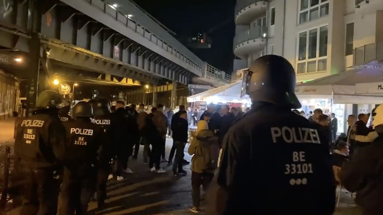 'Fans van Union Berlin en Feyenoord met elkaar op de vuist: 71 arrestaties'