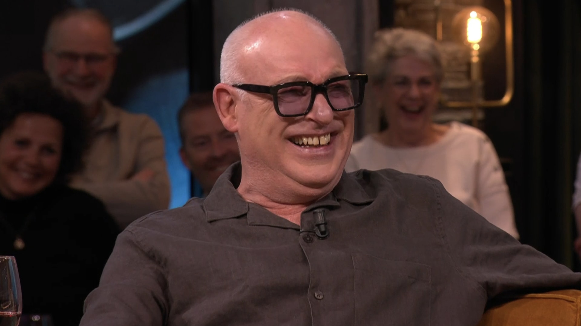 René hoort details over rukkende burgemeester: ‘Geef die man een lintje!’