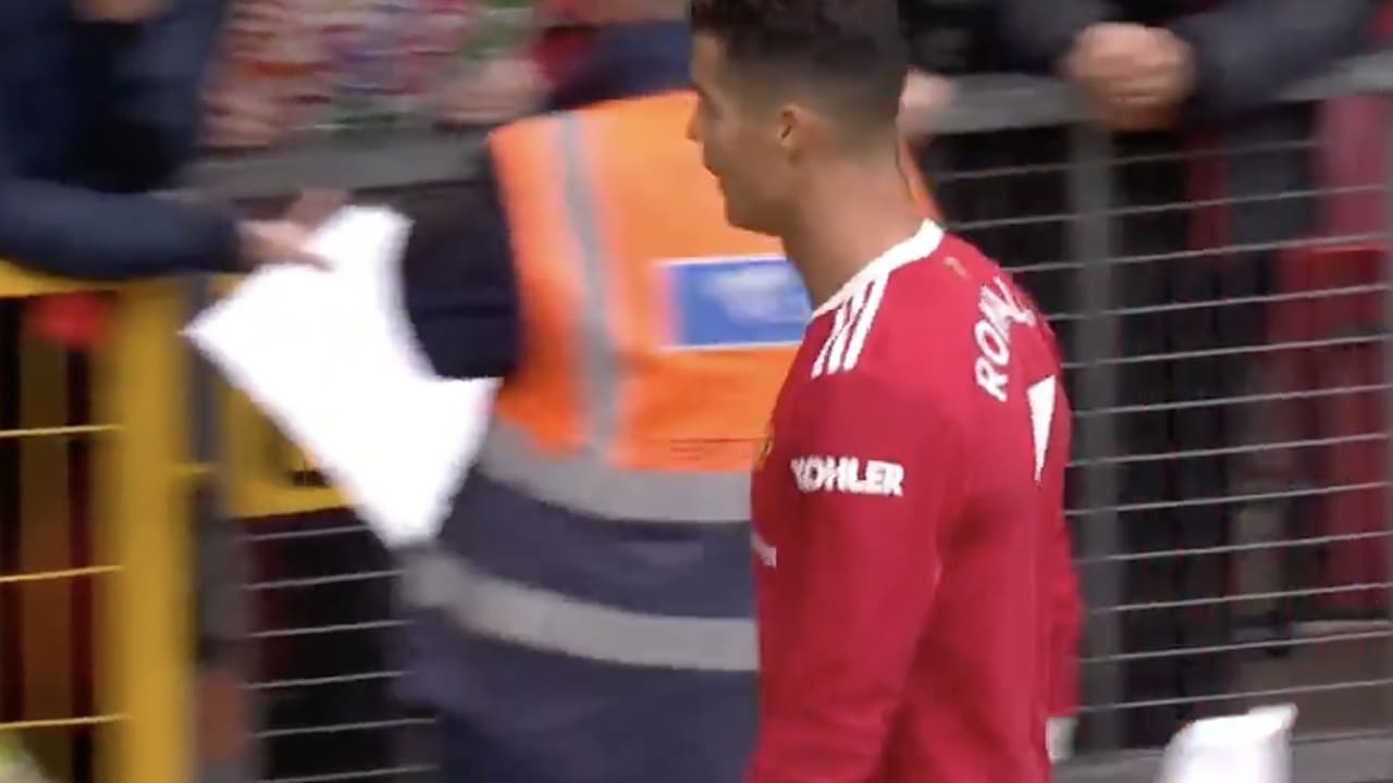 VIDEO: Ronaldo zichtbaar vloekend het veld af na zuur puntenverlies
