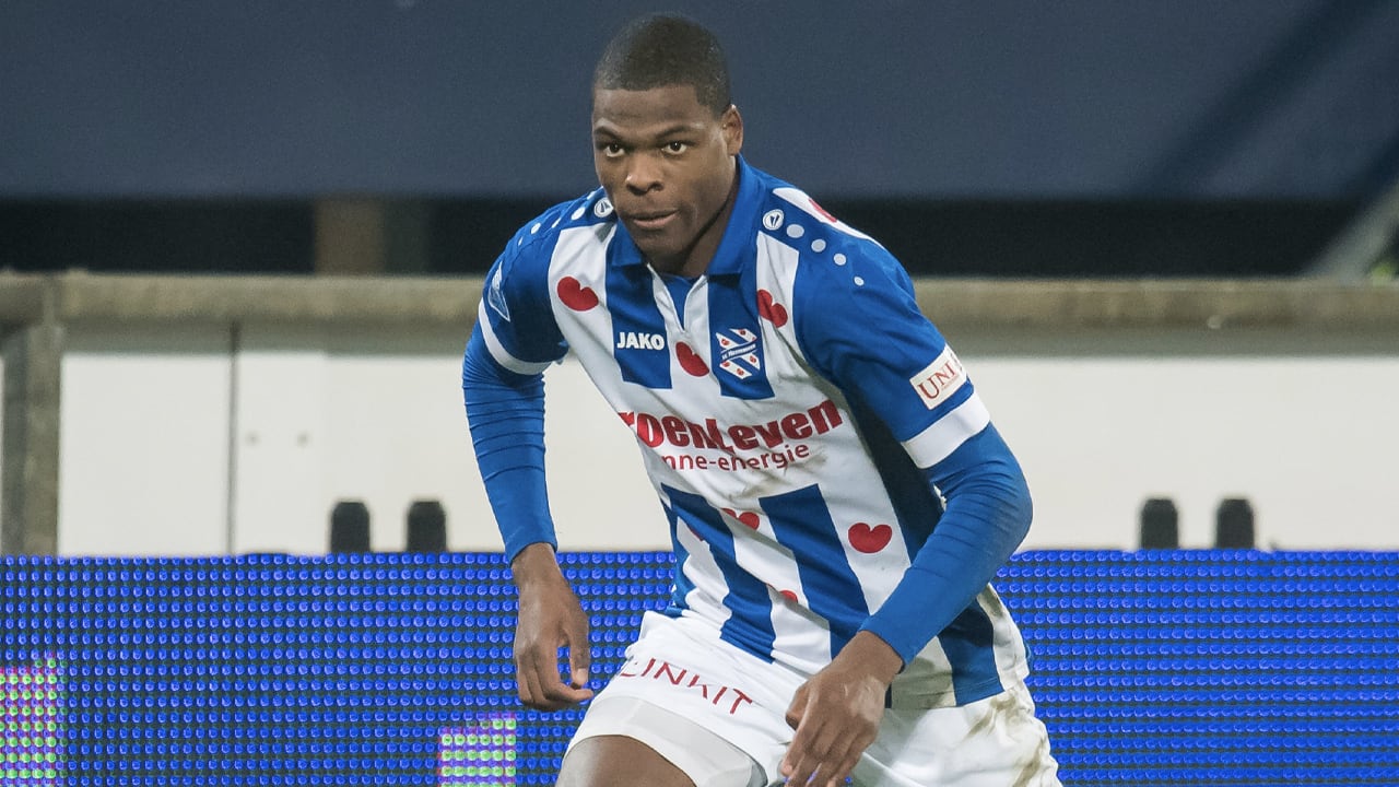 'Heerenveen hoopt op miljoenen van eventuele Dumfries-transfer'