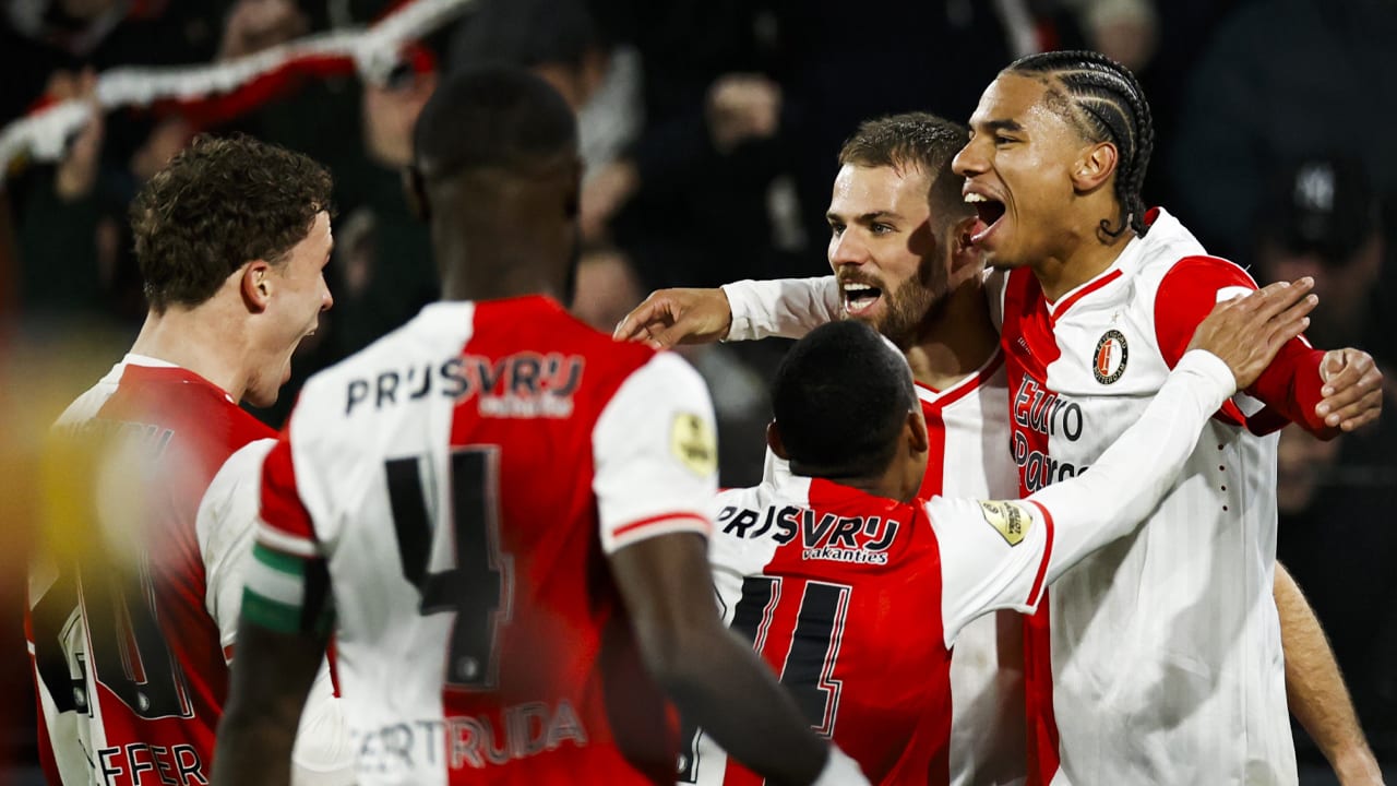 Feyenoord verslaat AZ en staat in halve finale van KNVB-beker