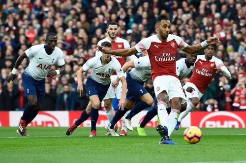 Arsenal klopt Spurs in doelpuntrijke derby