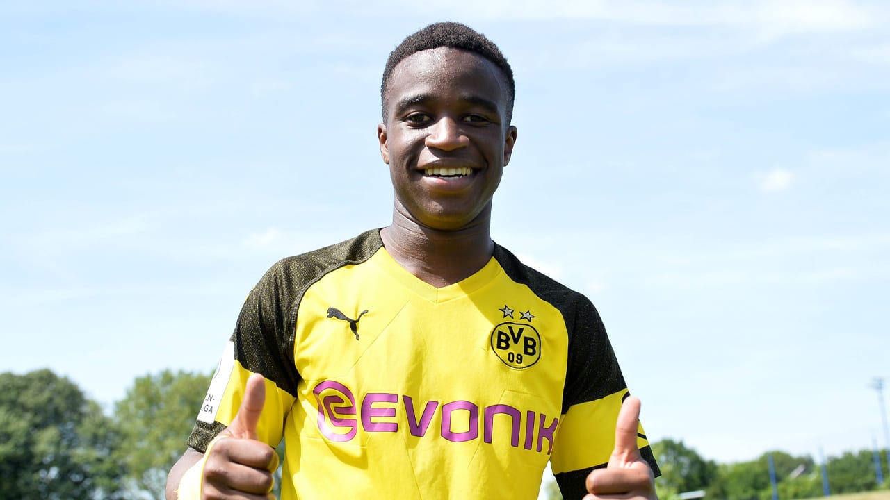 15-jarige Dortmund-spits verbreekt record en maakt 34 goals in O19-competitie