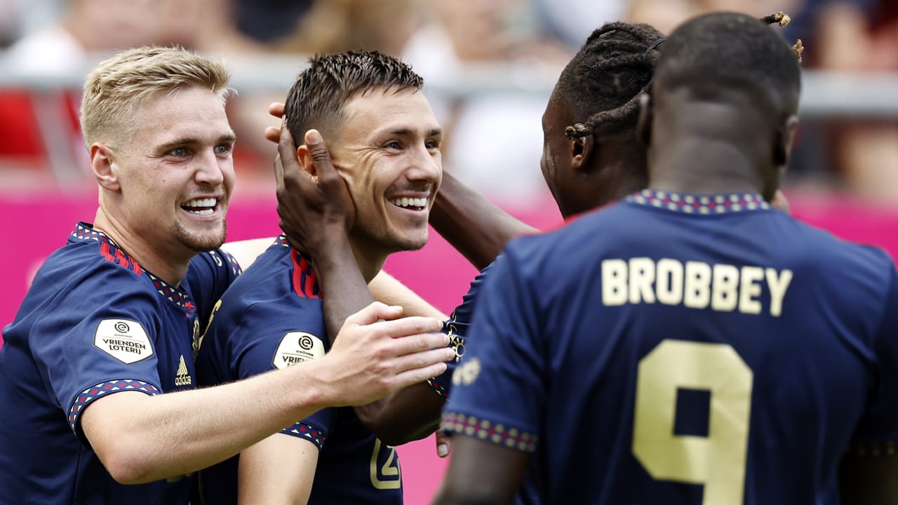 Ajax boekt knappe overwinning op bezoek bij FC Utrecht