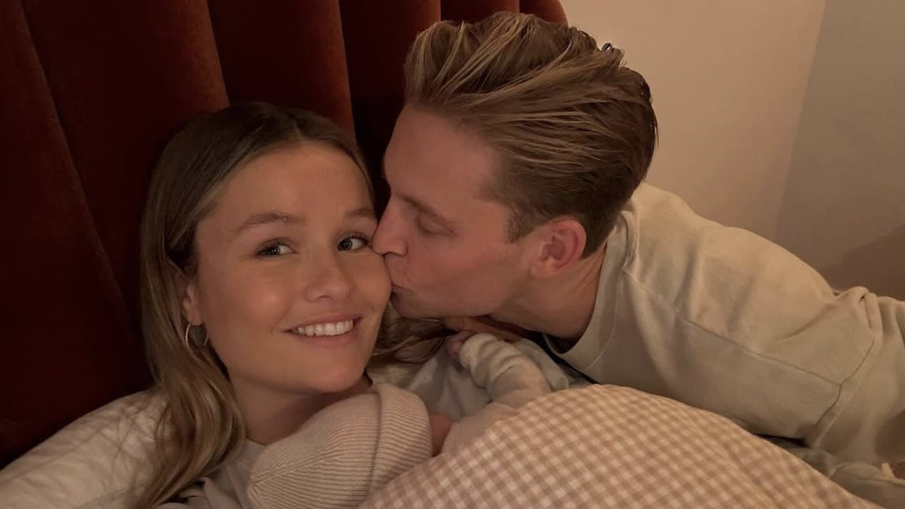 Frenkie de Jong en Mikky Kiemeney delen eerste foto én naam van baby