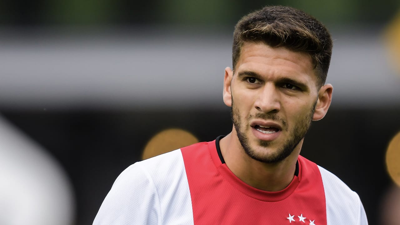 Ajax-fans na deal miskoop Magallan: 'Overmars krijgt zijn schoonmoeder nog verkocht' 