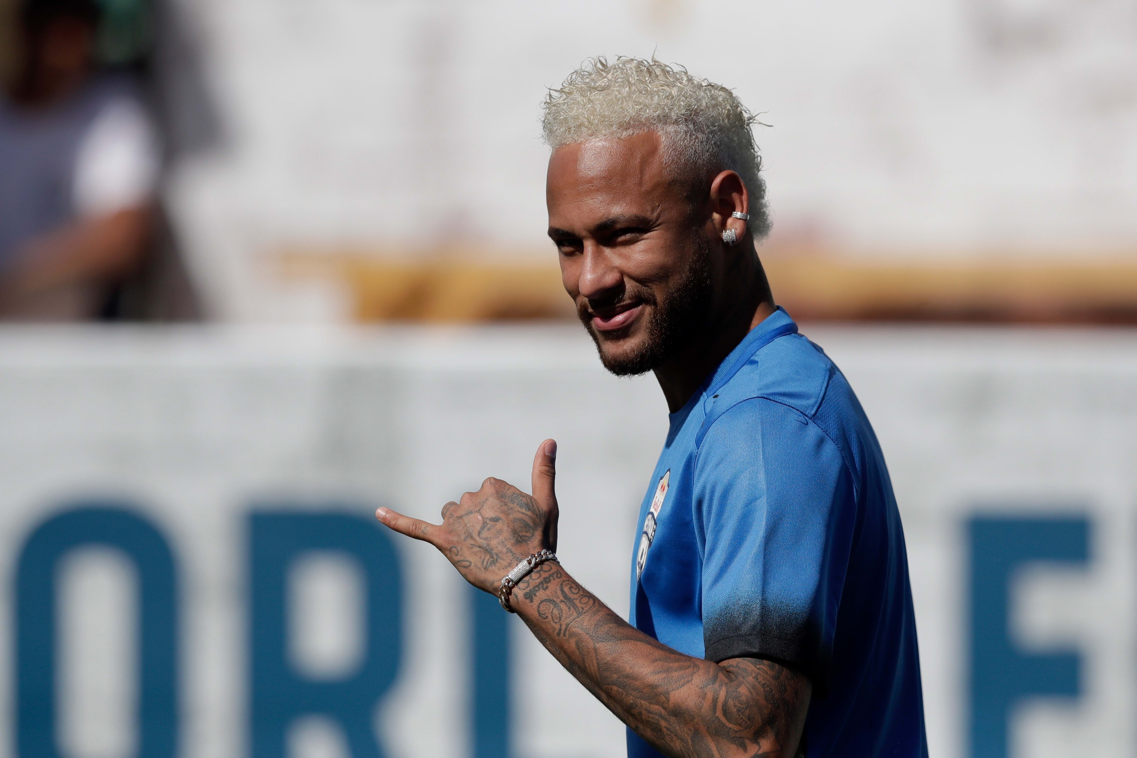 Neymar een week te laat terug in Parijs