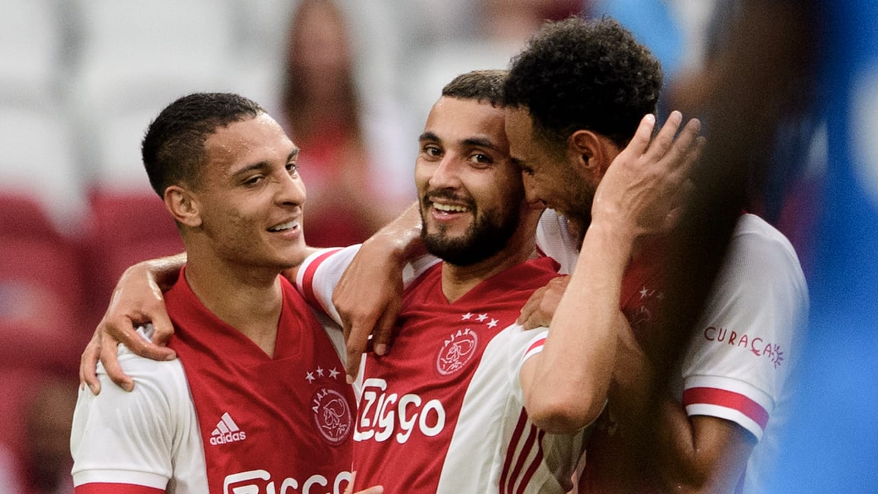 Ajax leidt met 5-0 bij rust in oefenduel tegen FC Utrecht
