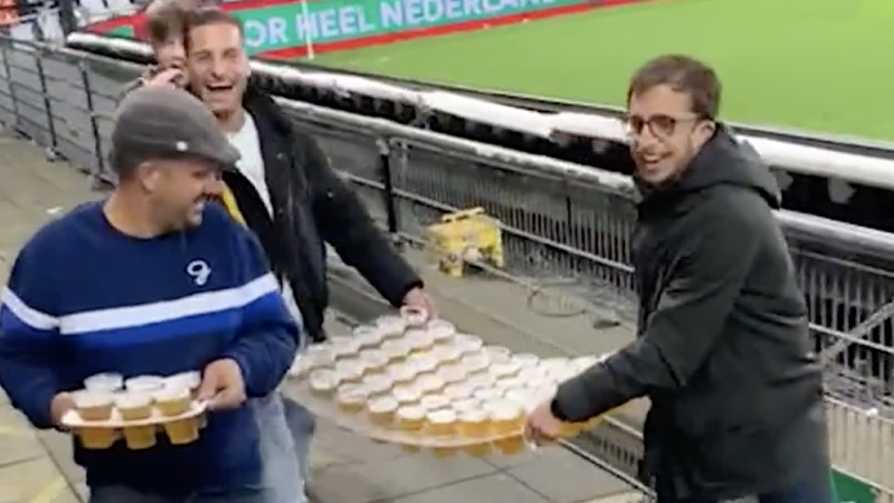 Video: De Graafschap-fans halen 54 biertjes tijdens wedstrijd