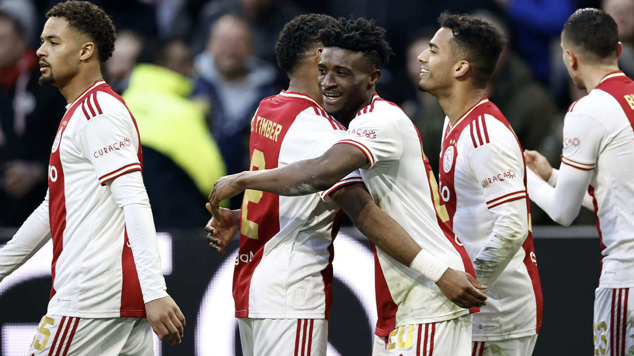 Ajax boekt nipte zege op NEC en blijft Feyenoord in de nek hijgen