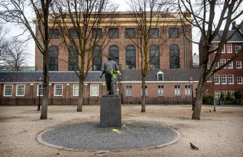 ADO: bekladdingen zijn respectloos en triest