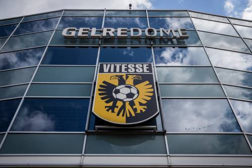 Vitesse bedankt coronabestrijders met speciaal shirt