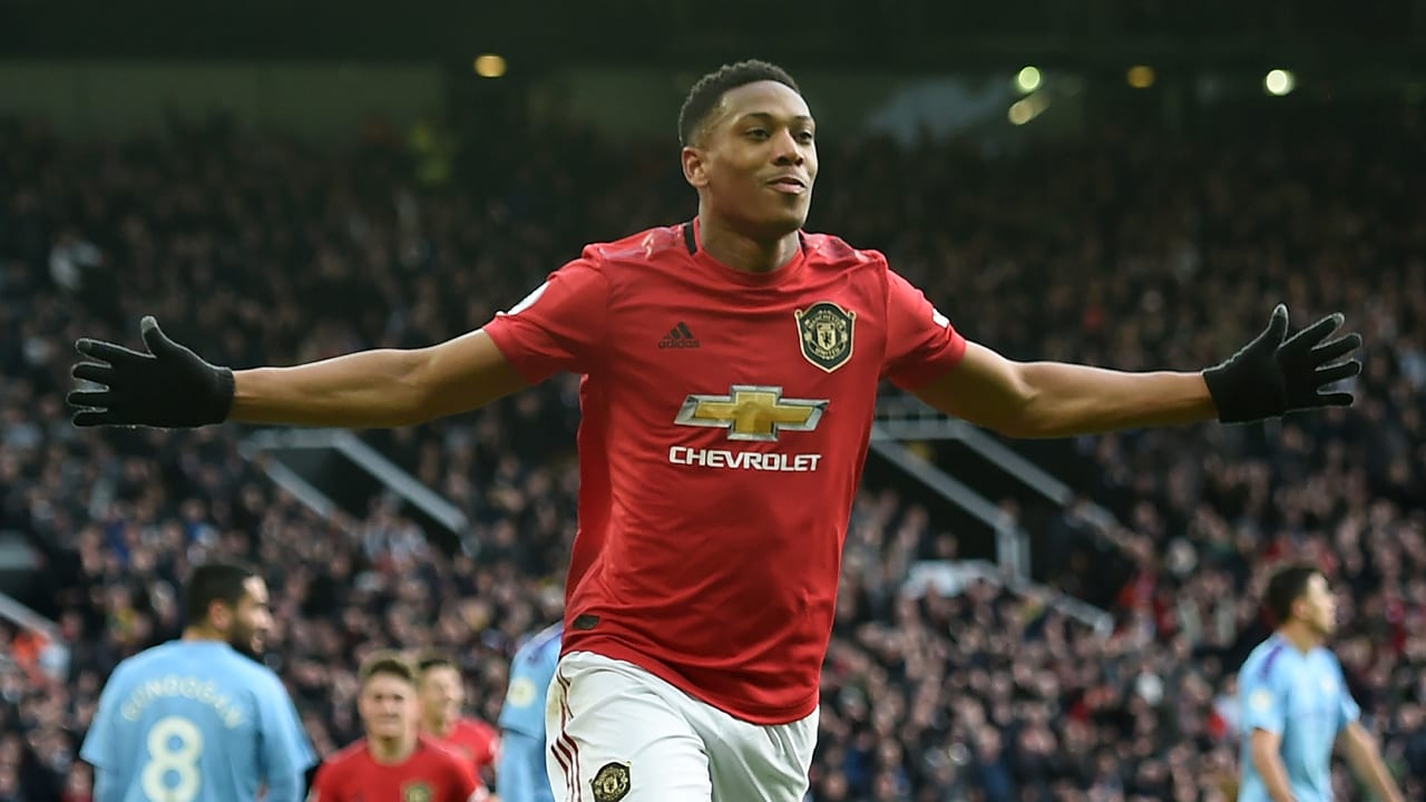 Martial leidt Manchester United naar derbyzege op City