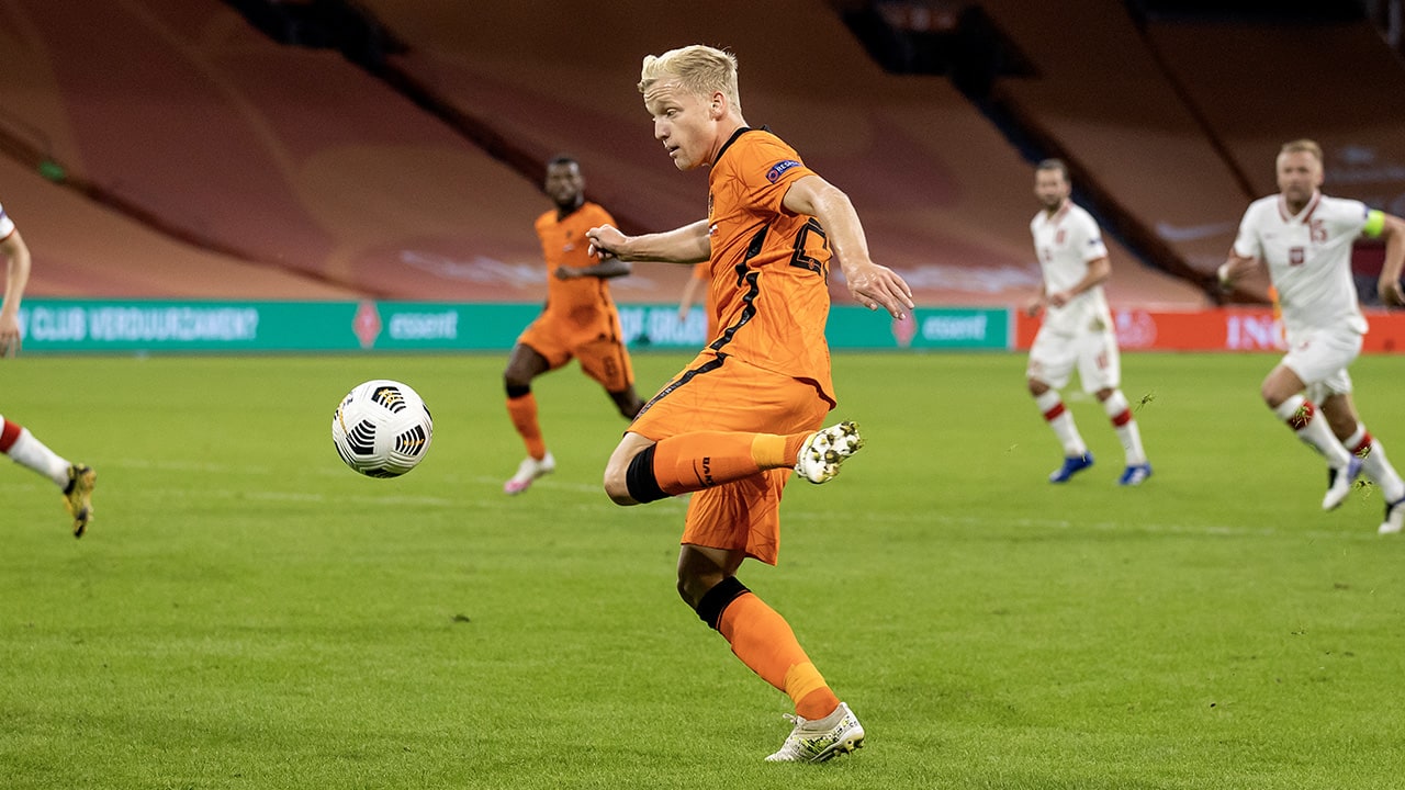 Oranje start met Van de Beek tegen Italië