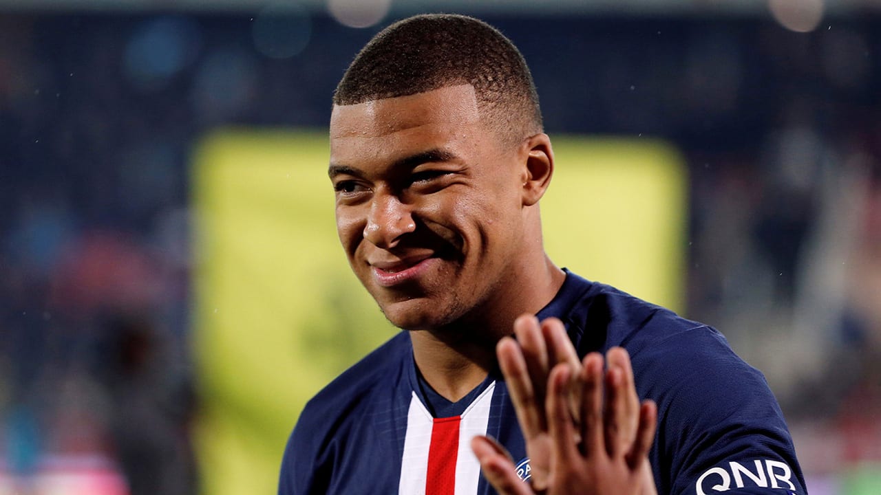 Mbappé blijft bij PSG: 'Hij heeft geen reden om club te verlaten'