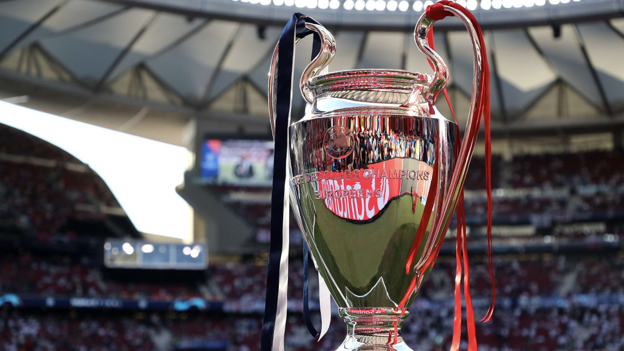 UEFA: 'Vroegtijdig einde nationale competitie kan gevolgen hebben voor Europese tickets'