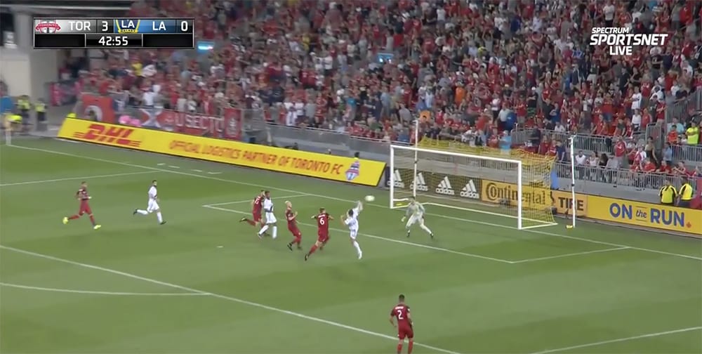 WAUW! Zlatan maakt zijn 500ste carrièredoelpunt  in Ibrastyle! 🔥
