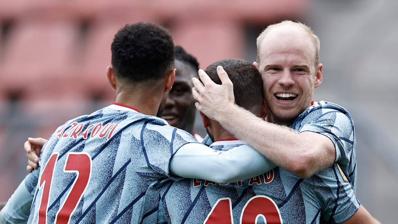 Ajax wint traditioneel lastige uitwedstrijd bij FC Utrecht: 0-3